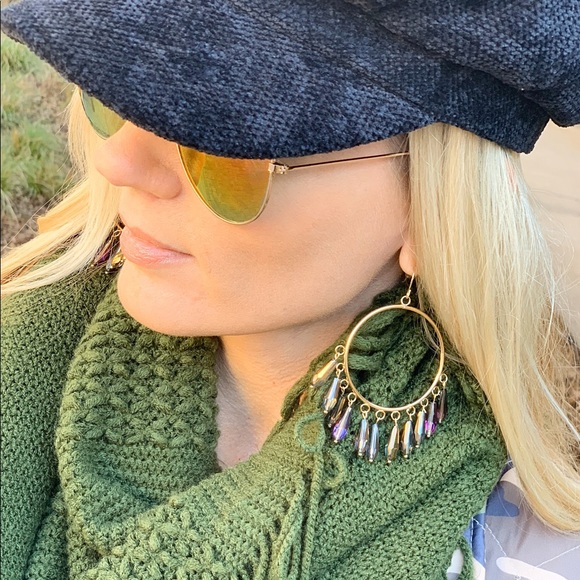 Shimmering Glass bead hoop earrings - Picture 3 of 4